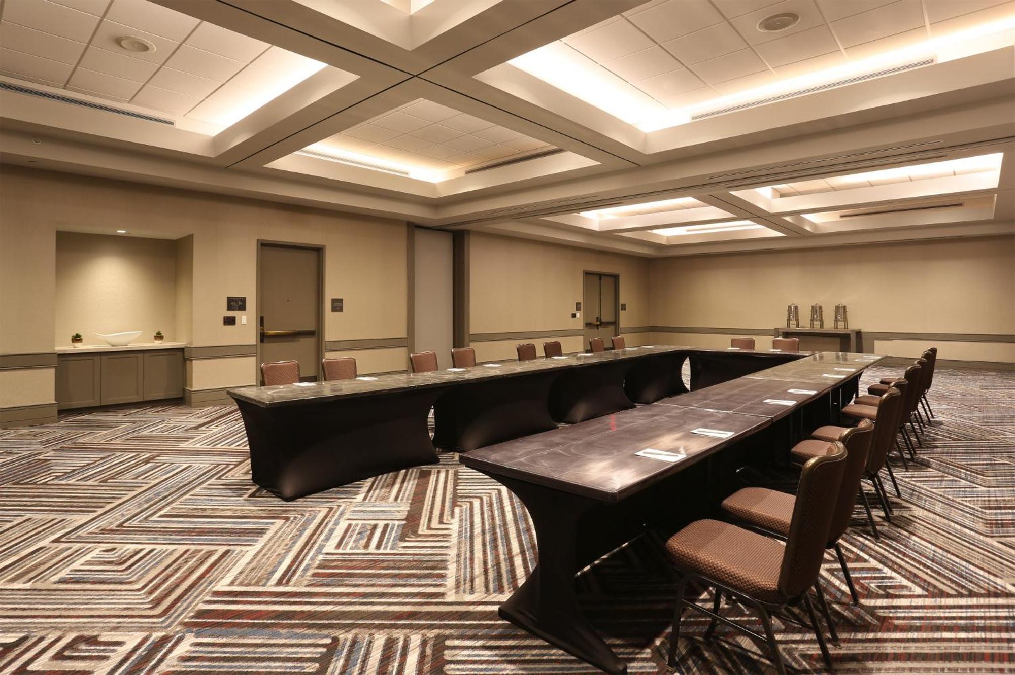 Отель Crowne Plaza Atlanta Perimeter At Ravinia By Ihg Данвуди Экстерьер фото