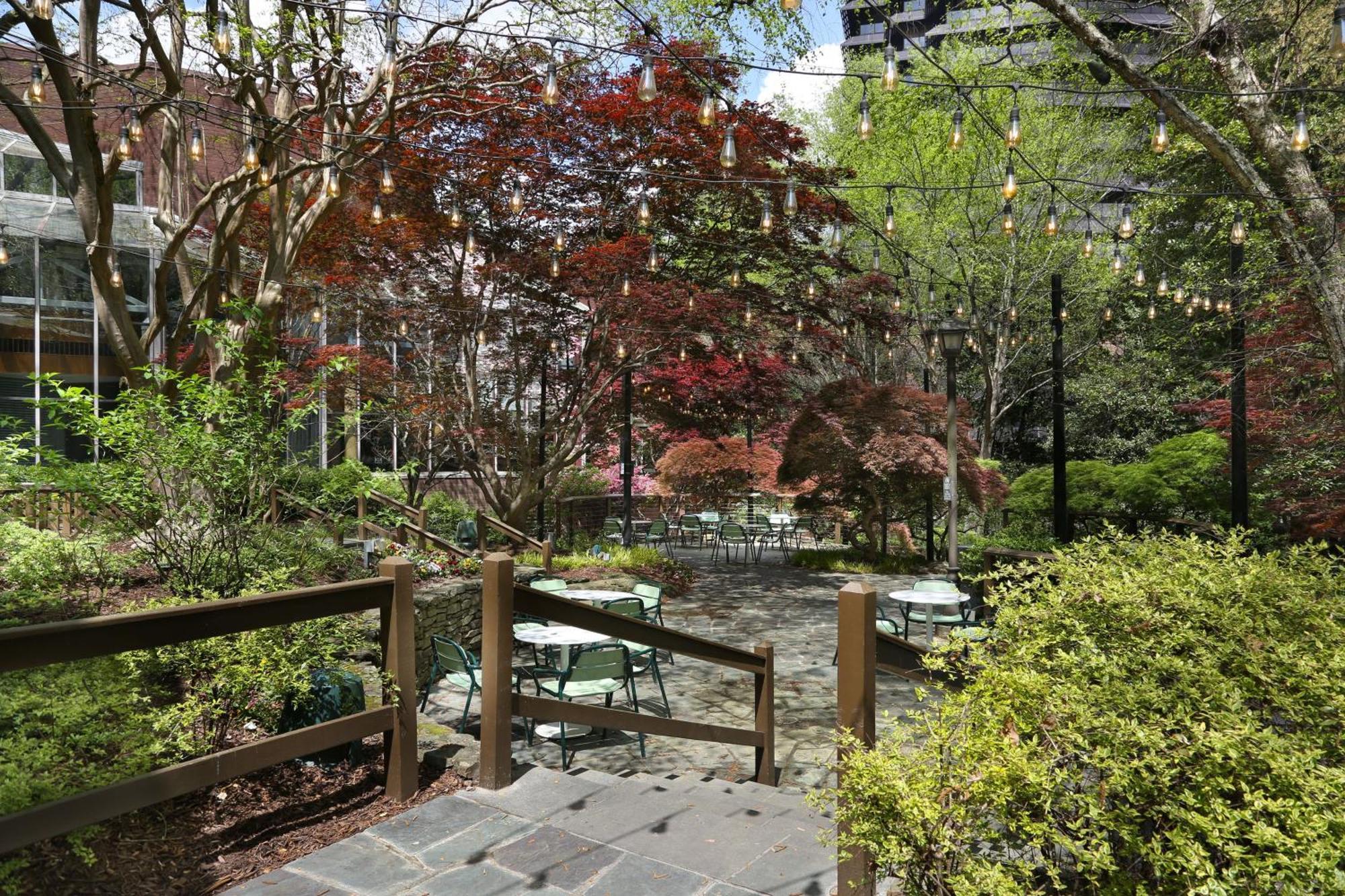 Отель Crowne Plaza Atlanta Perimeter At Ravinia By Ihg Данвуди Экстерьер фото